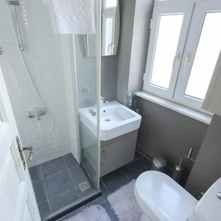 Central Stone House 1 Minute To Taksim Square In Cihangir شقة اسطنبول