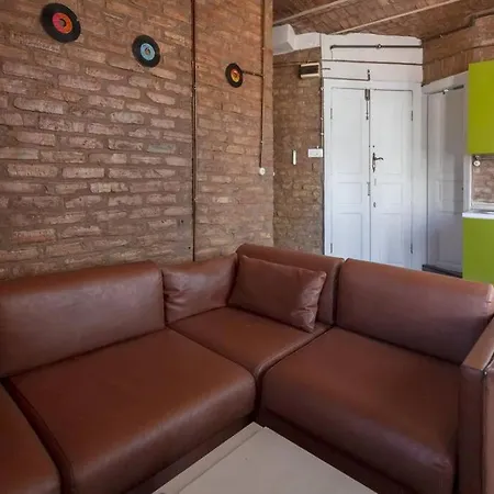 Central Stone House 1 Minute To Taksim Square In Cihangir شقة